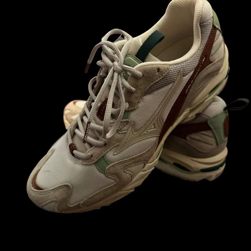 Mizuno Wave Rider 10 White and Brown Athletic Shoes - Picture 3 of 8